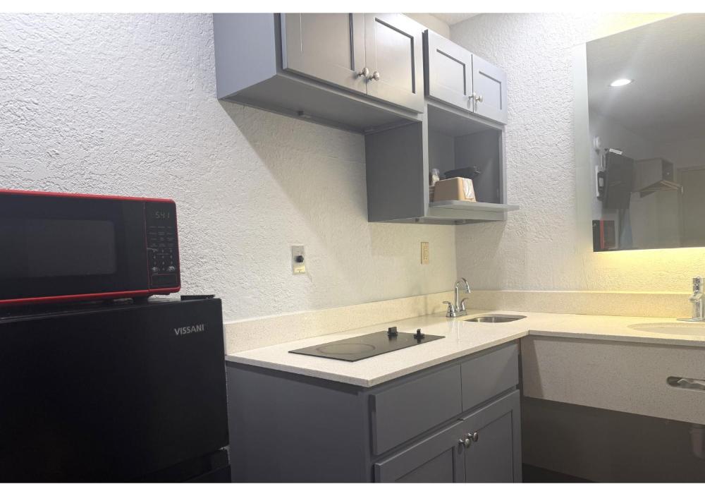 1 Full Bed and 1 Twin Bed Smoking interior